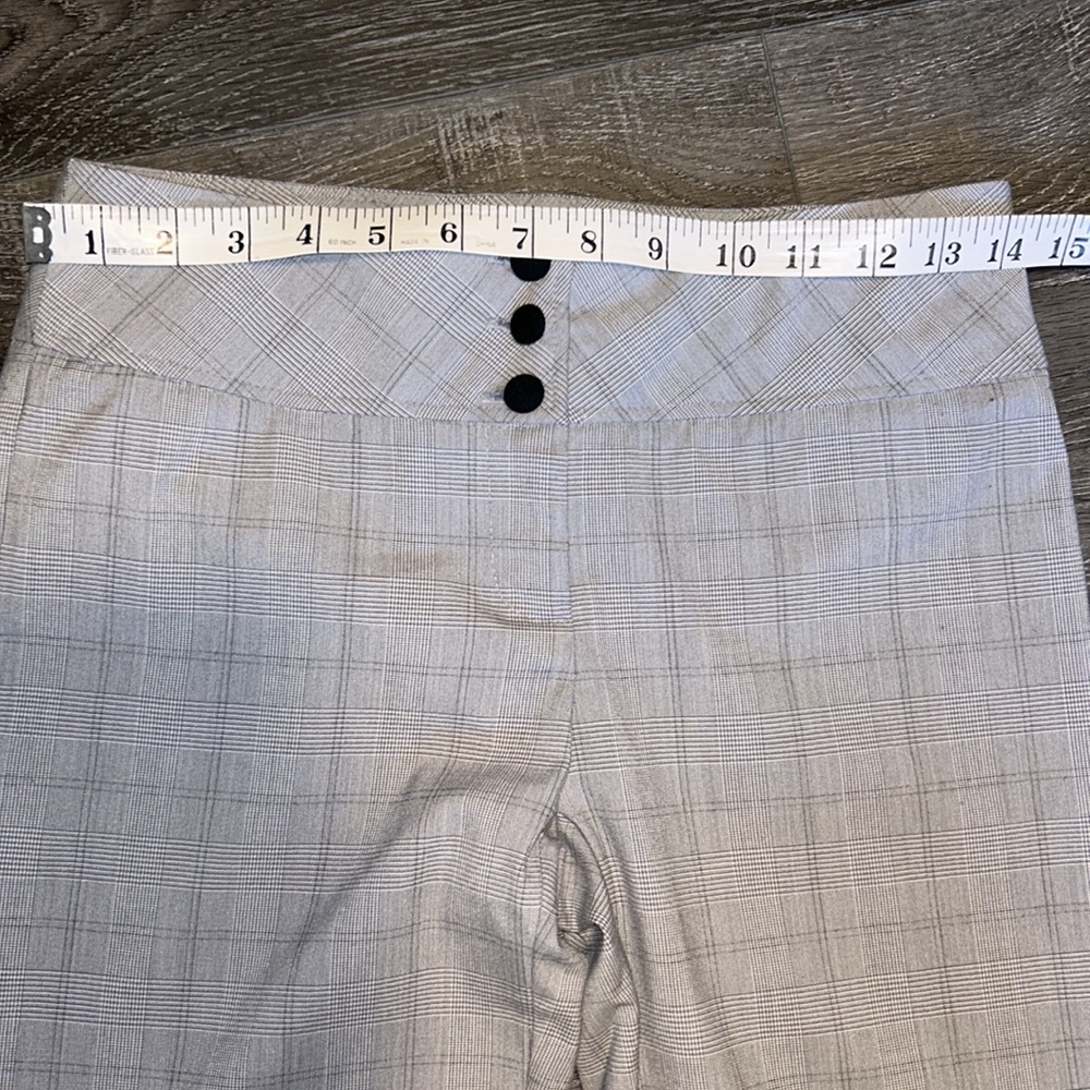 White House Black Market capri pants - Picture 7 of 7